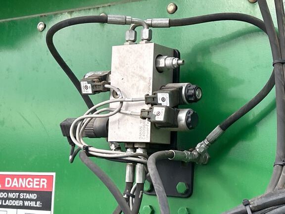 2014 Brent 2096 Grain Cart