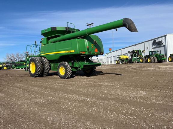 2010 John Deere 9770 STS Combine
