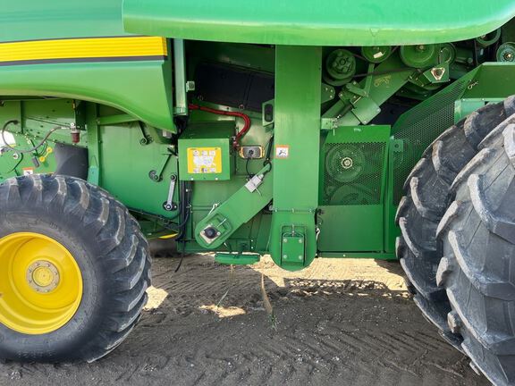 2010 John Deere 9770 STS Combine