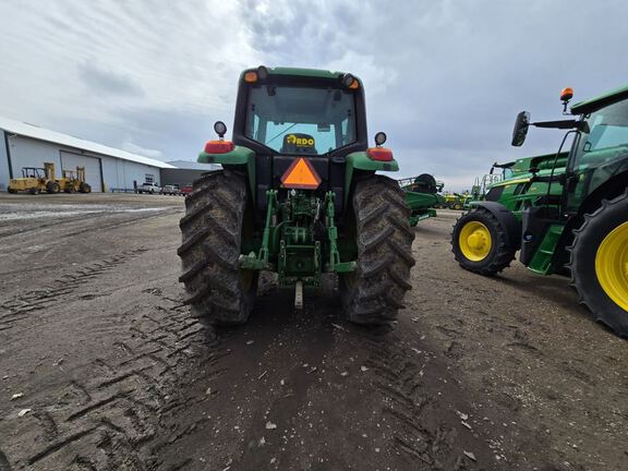 2010 John Deere 7130 Tractor