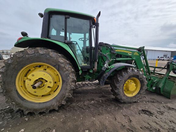 2010 John Deere 7130 Tractor