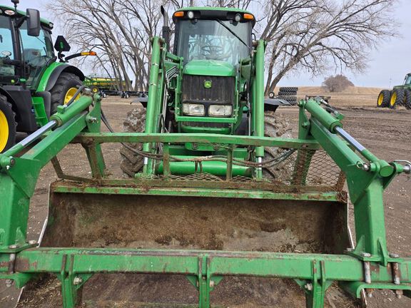 2010 John Deere 7130 Tractor