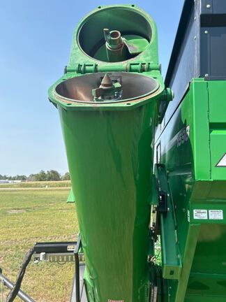 2024 Brent 1598 Grain Cart