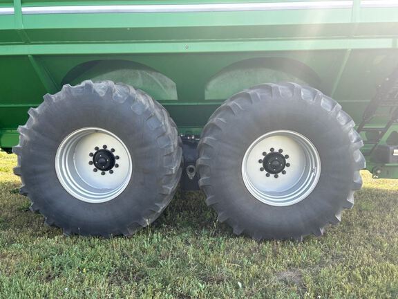 2024 Brent 1598 Grain Cart