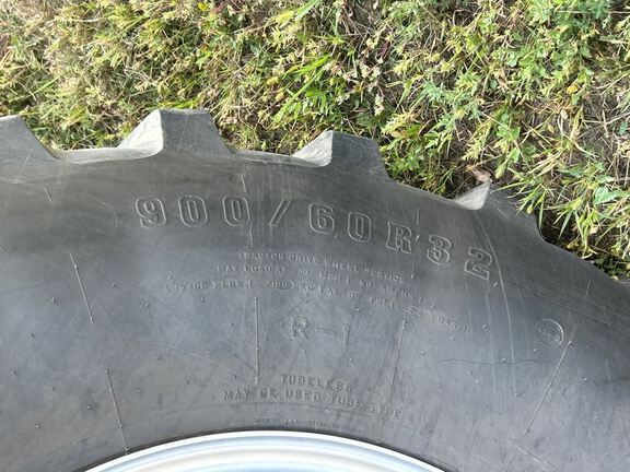 2024 Brent 1598 Grain Cart