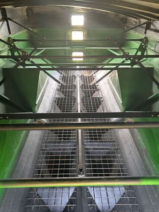 2024 Brent 1598 Grain Cart