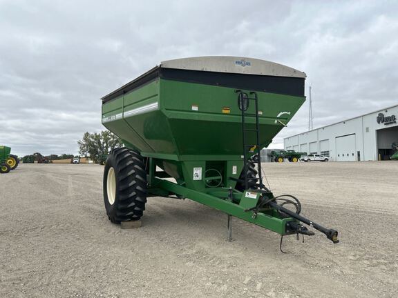 2001 Brent 672 Grain Cart