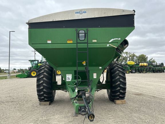 2001 Brent 672 Grain Cart