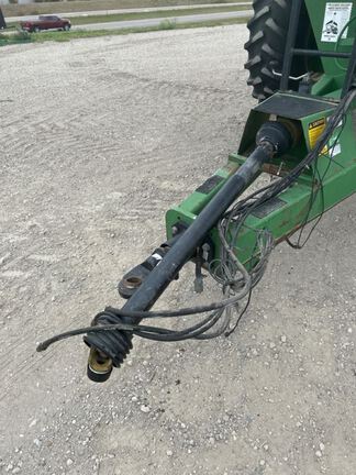 2001 Brent 672 Grain Cart