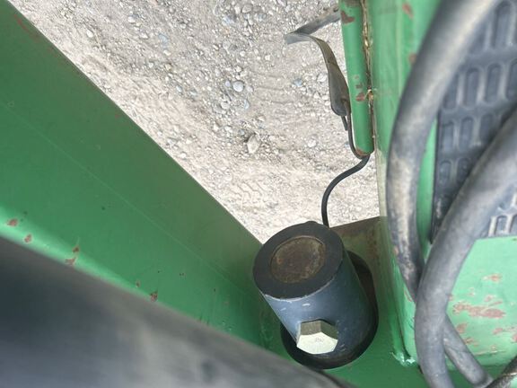 2001 Brent 672 Grain Cart