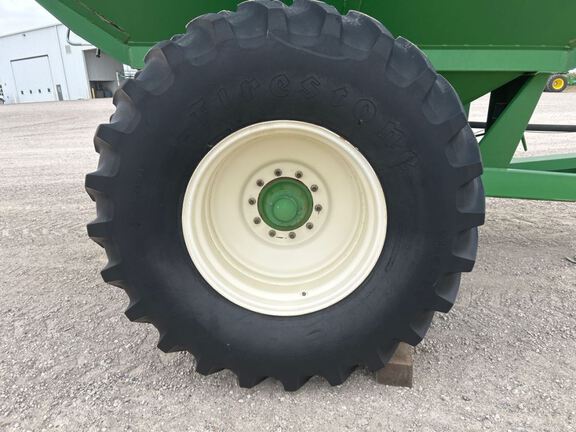 2001 Brent 672 Grain Cart