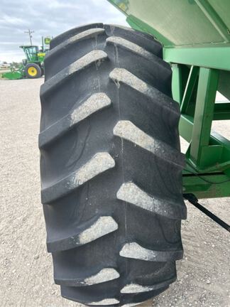 2001 Brent 672 Grain Cart