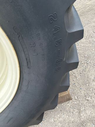 2001 Brent 672 Grain Cart