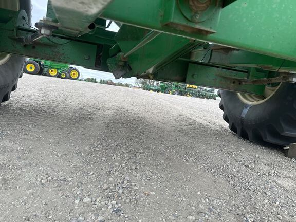 2001 Brent 672 Grain Cart