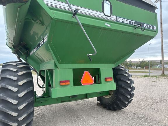 2001 Brent 672 Grain Cart