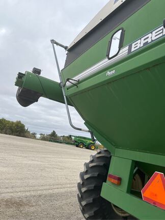 2001 Brent 672 Grain Cart