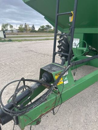 2001 Brent 672 Grain Cart