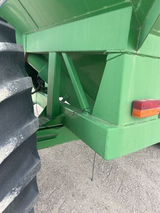 2001 Brent 672 Grain Cart