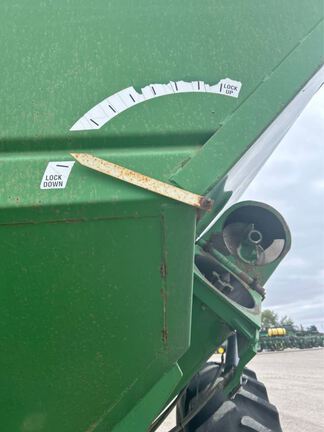 2001 Brent 672 Grain Cart
