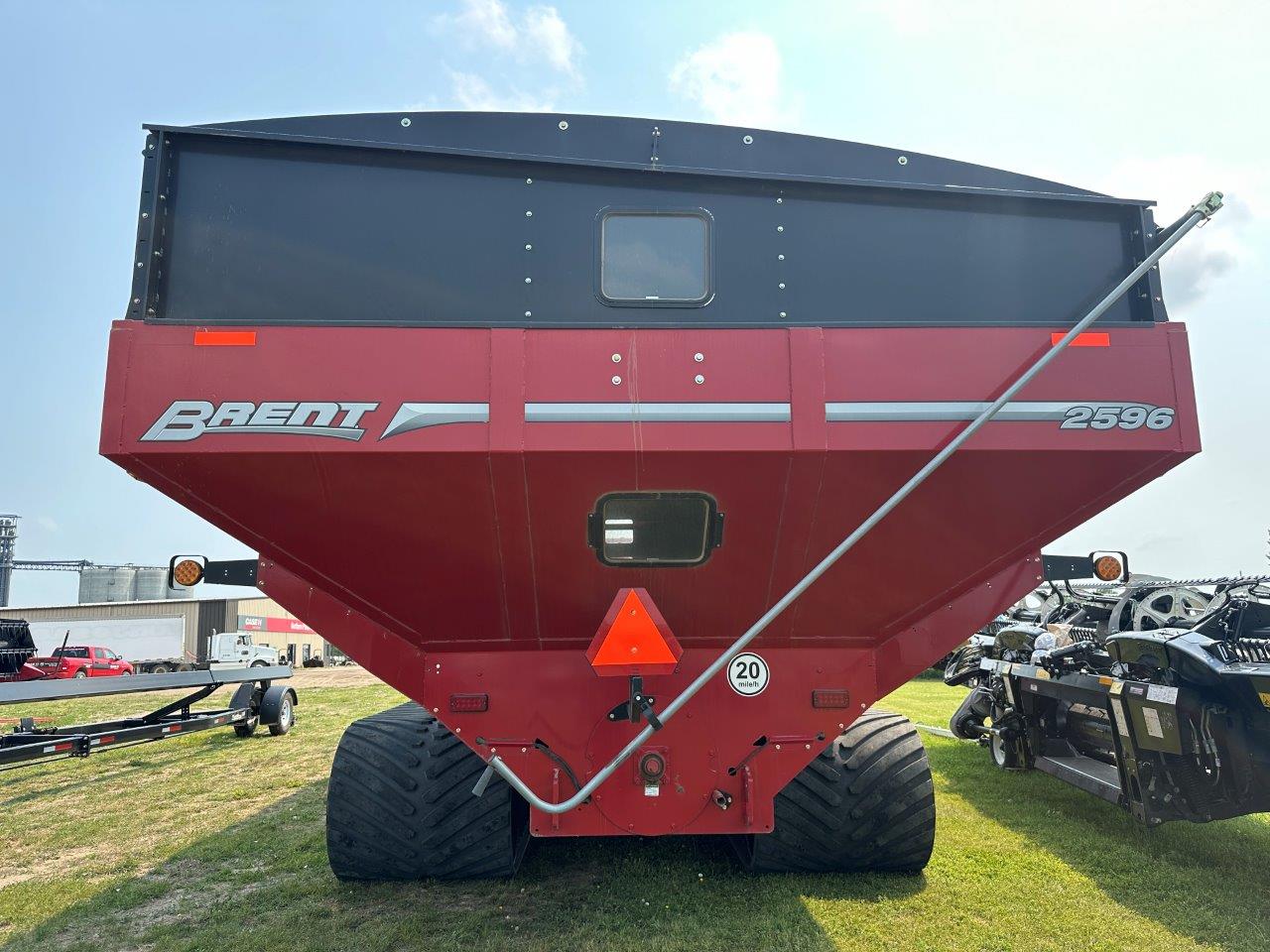 2022 Brent 2596 Grain Cart