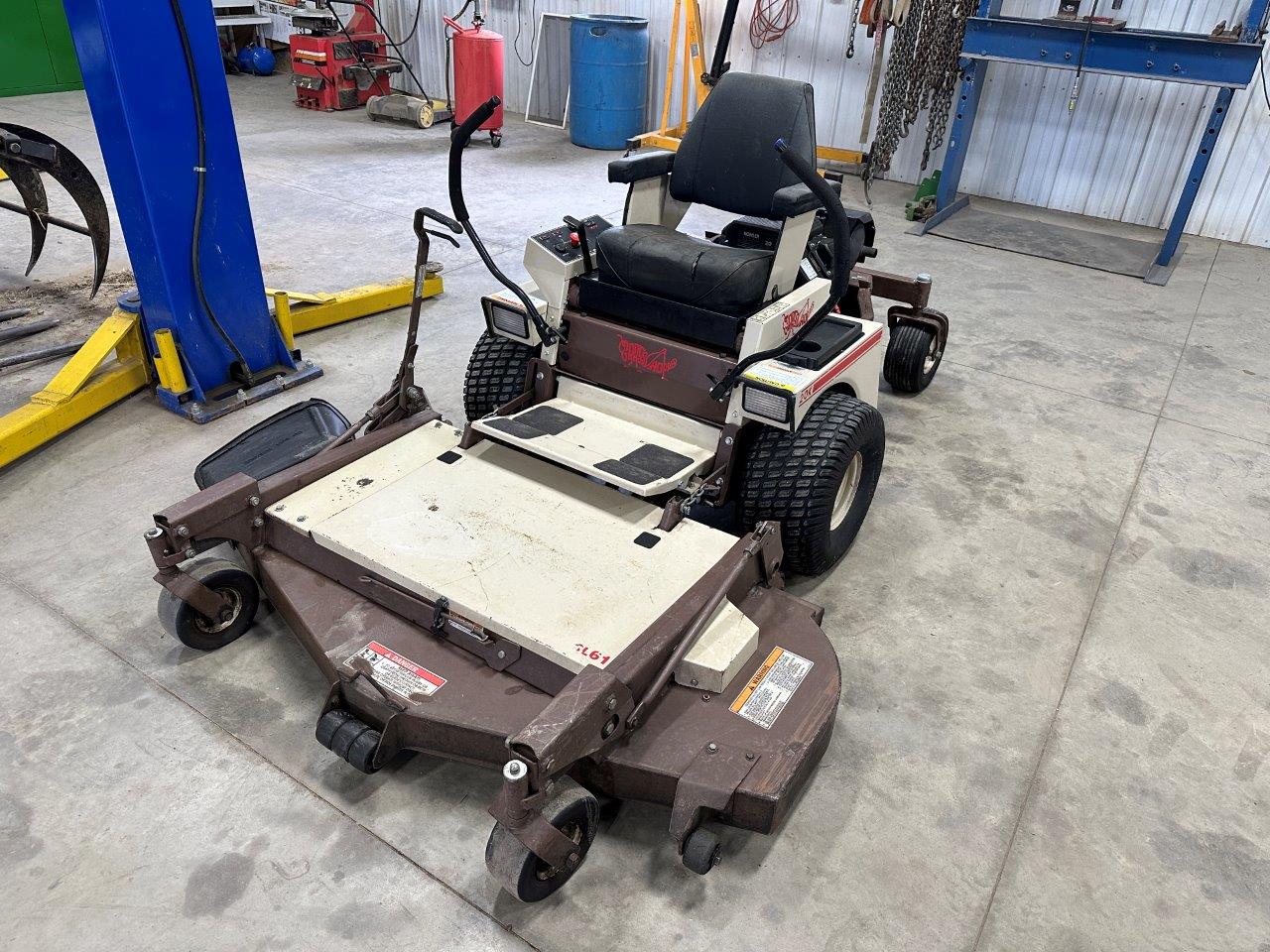 2000 Grasshopper 720 Mower/Zero Turn