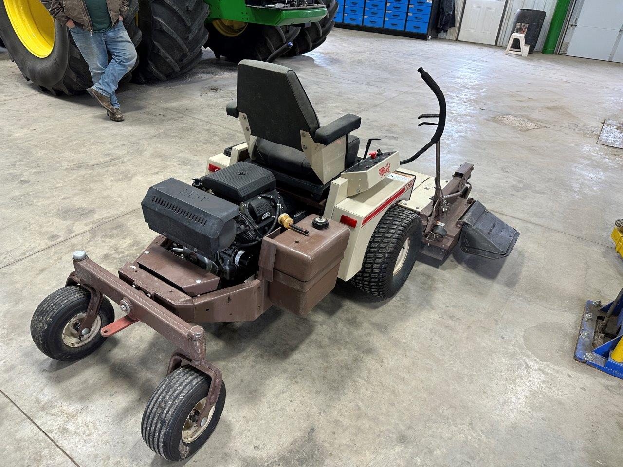 2000 Grasshopper 720 Mower/Zero Turn