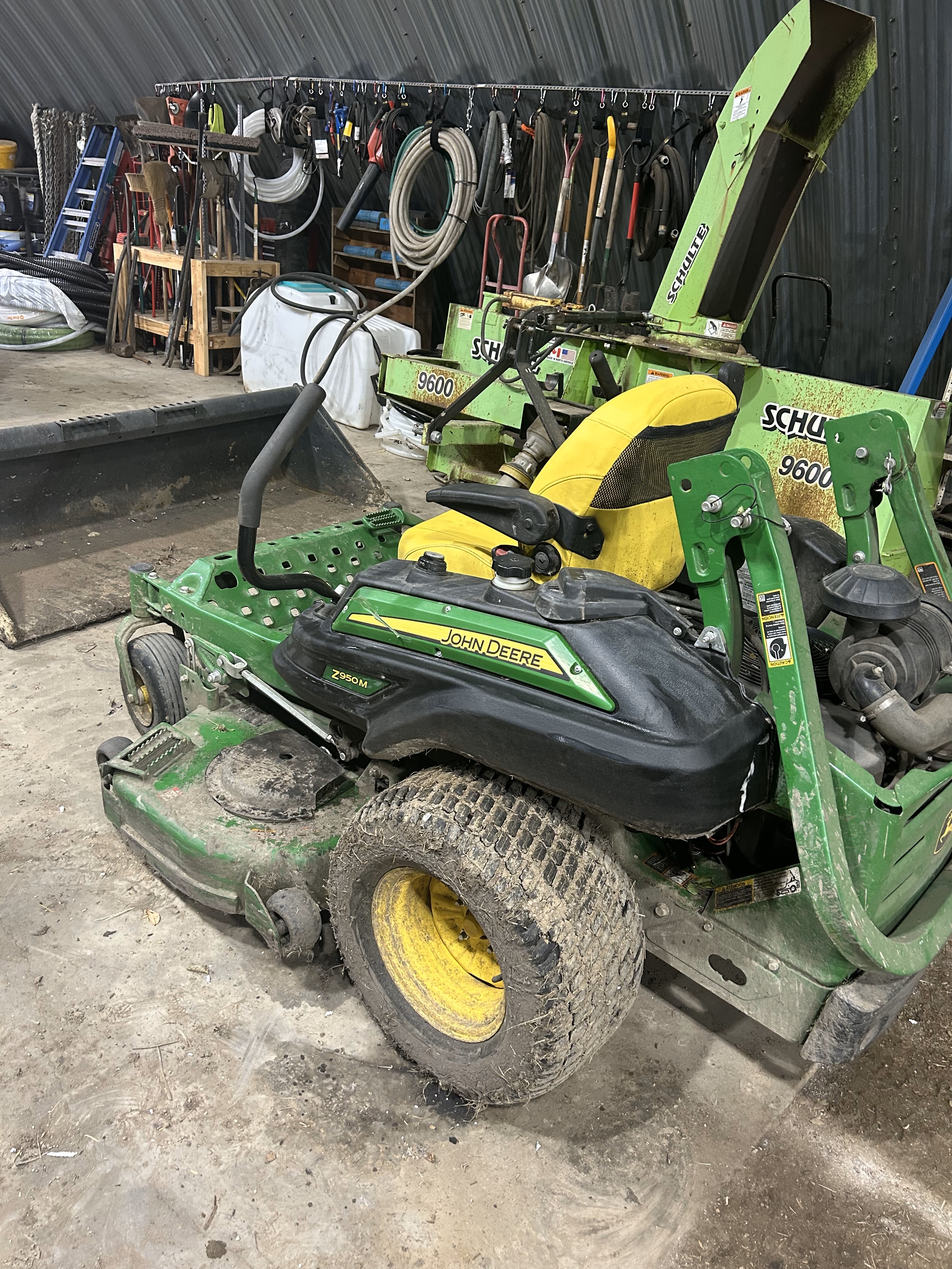 2016 John Deere Z950M Mower/Zero Turn