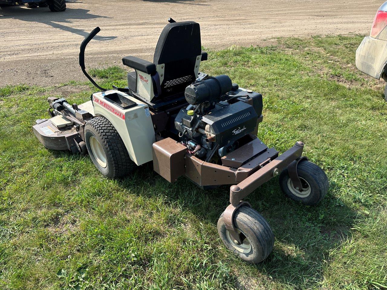 2014 Grasshopper 725KT Mower/Front Deck