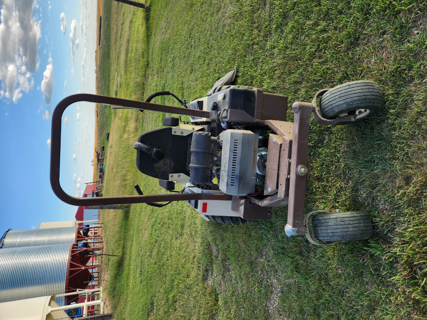 2017 Grasshopper 725KT Mower/Zero Turn