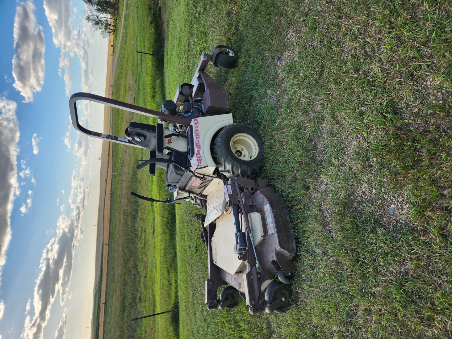 2017 Grasshopper 725KT Mower/Zero Turn