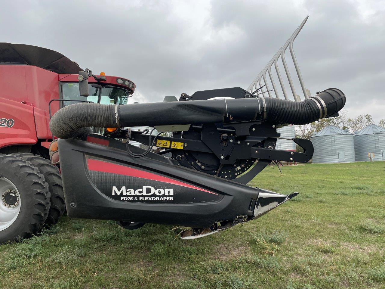 2013 MacDon FD75-35 Header Combine