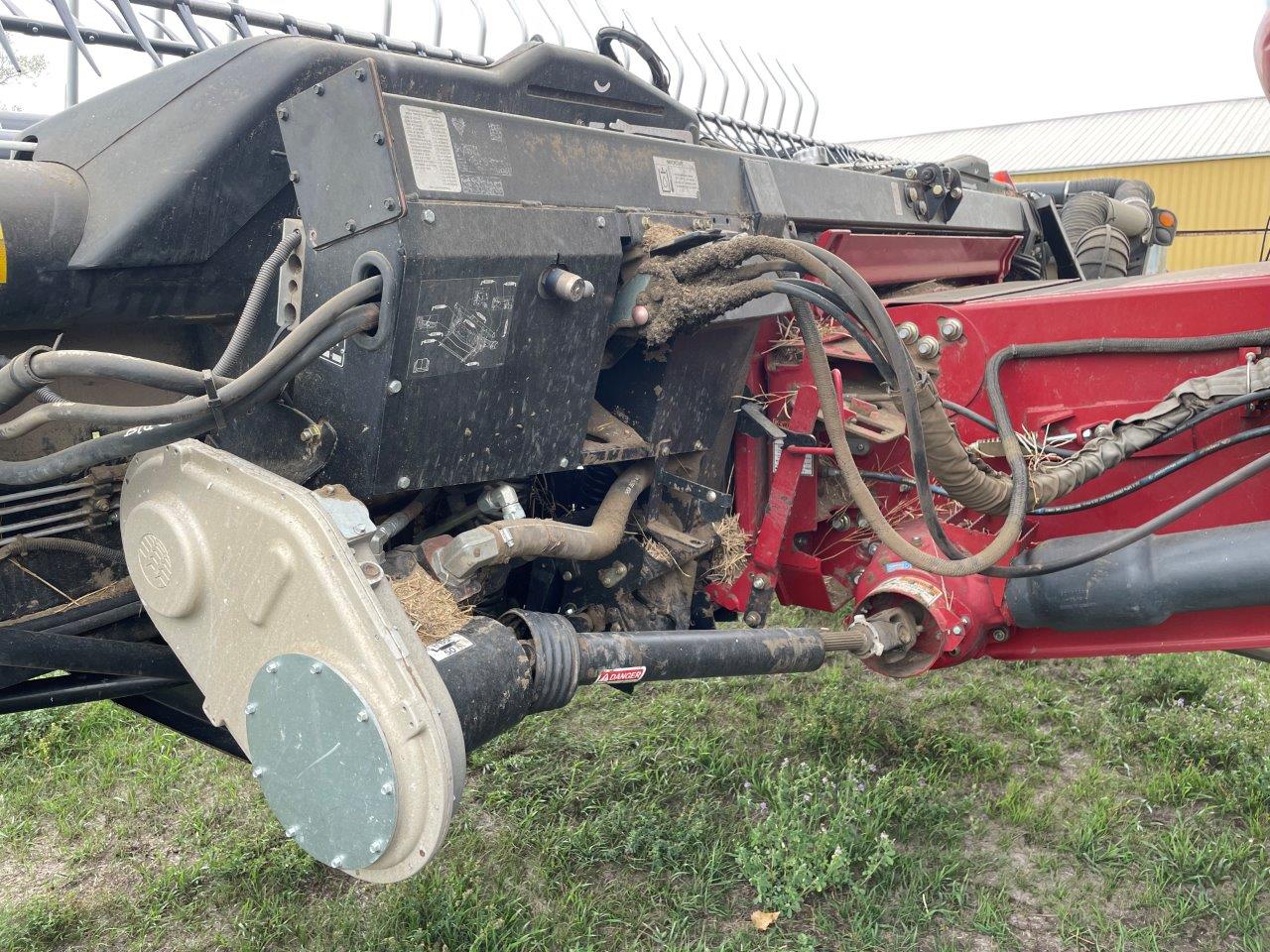 2013 MacDon FD75-35 Header Combine