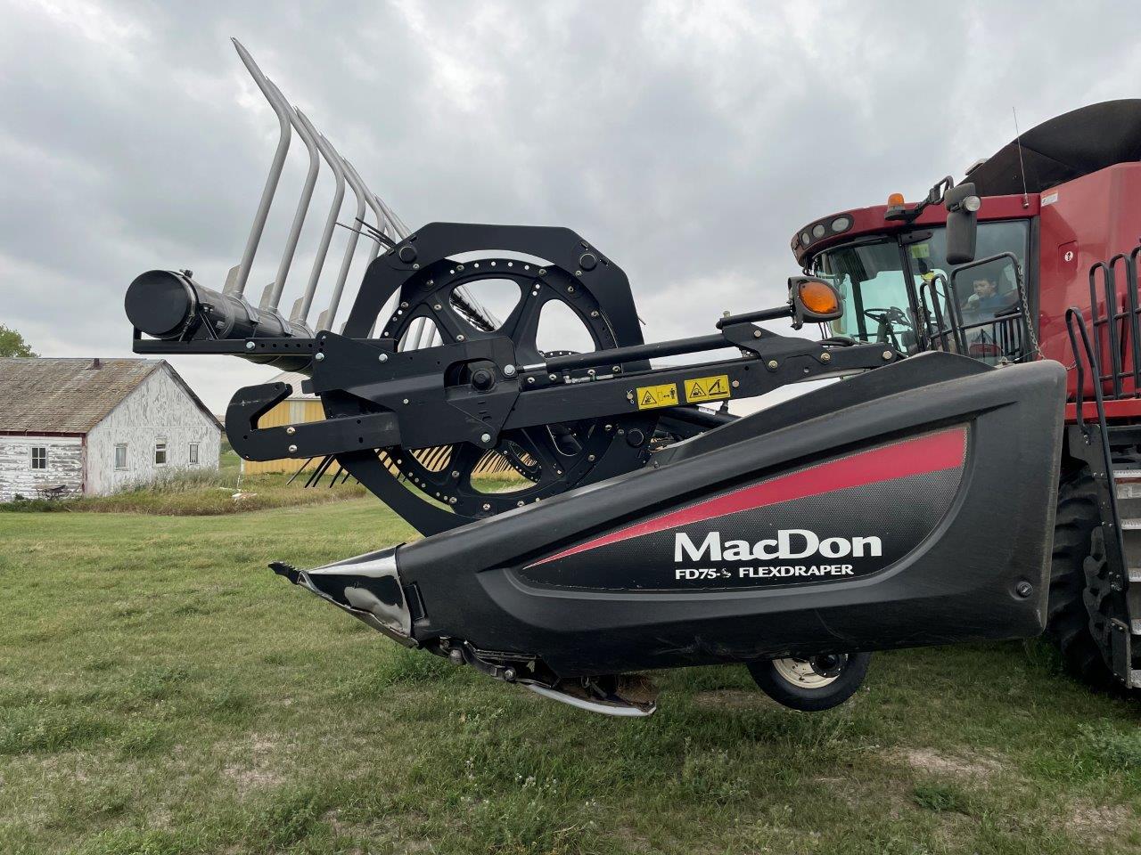 2013 MacDon FD75-35 Header Combine