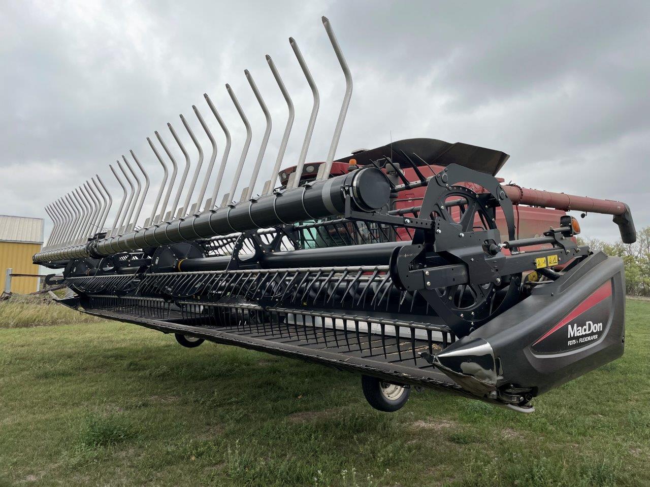 2013 MacDon FD75-35 Header Combine