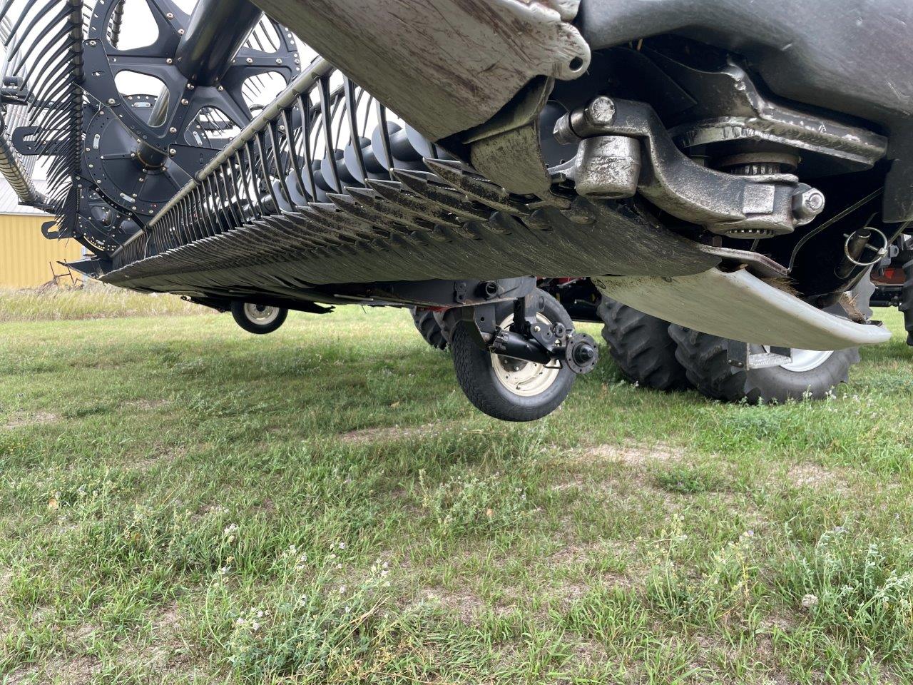 2013 MacDon FD75-35 Header Combine