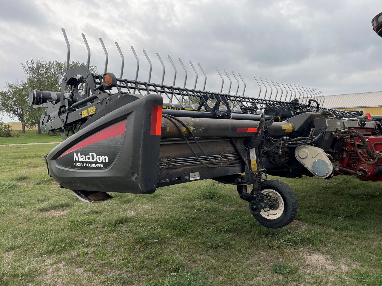 2013 MacDon FD75-35 Header Combine