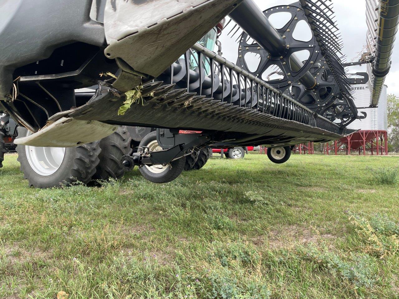 2013 MacDon FD75-35 Header Combine