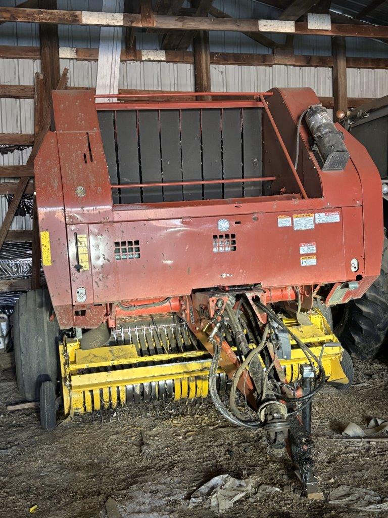 2011 New Holland BR7090 Baler/Round