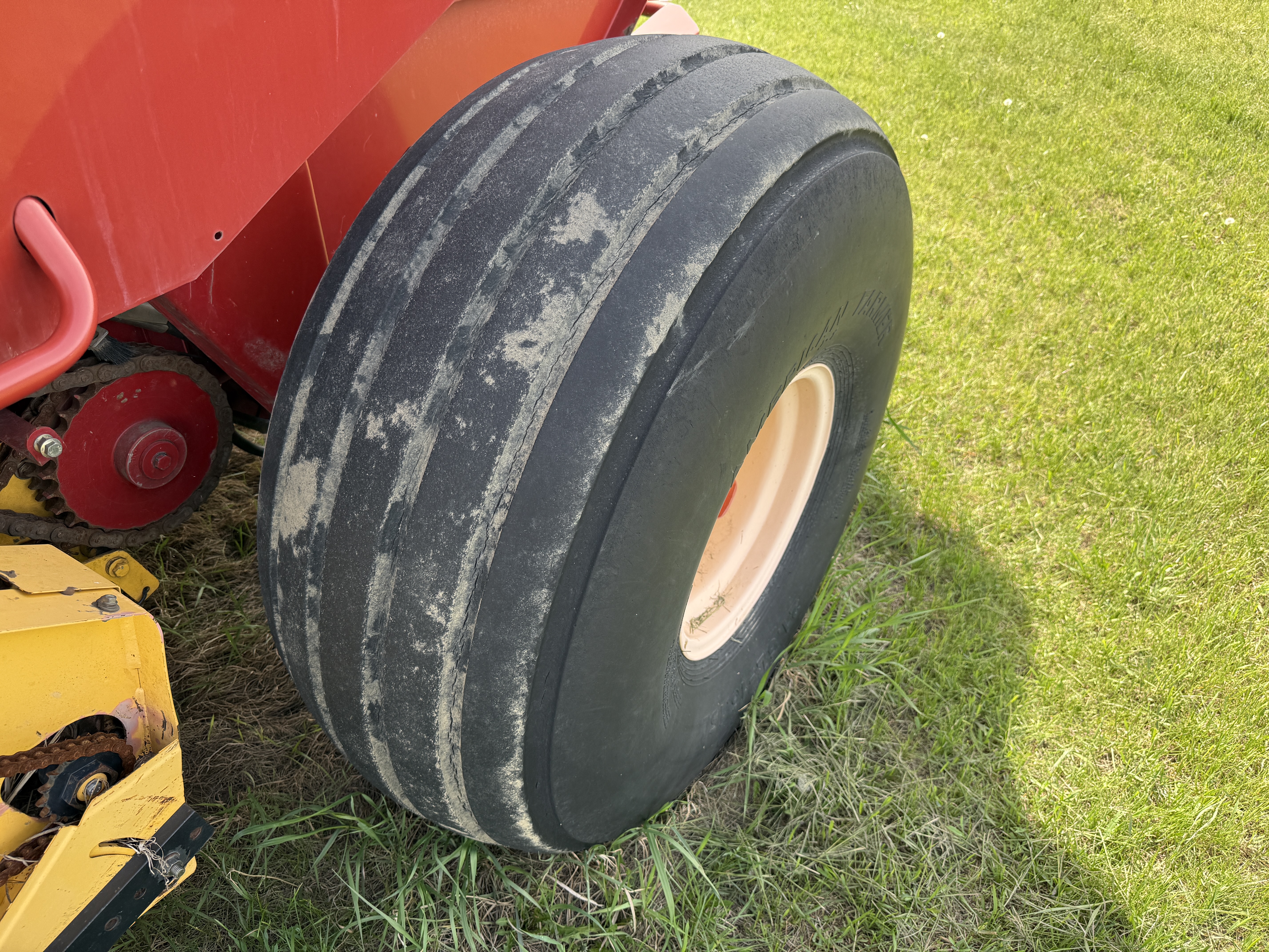 2011 New Holland BR7090 Baler/Round
