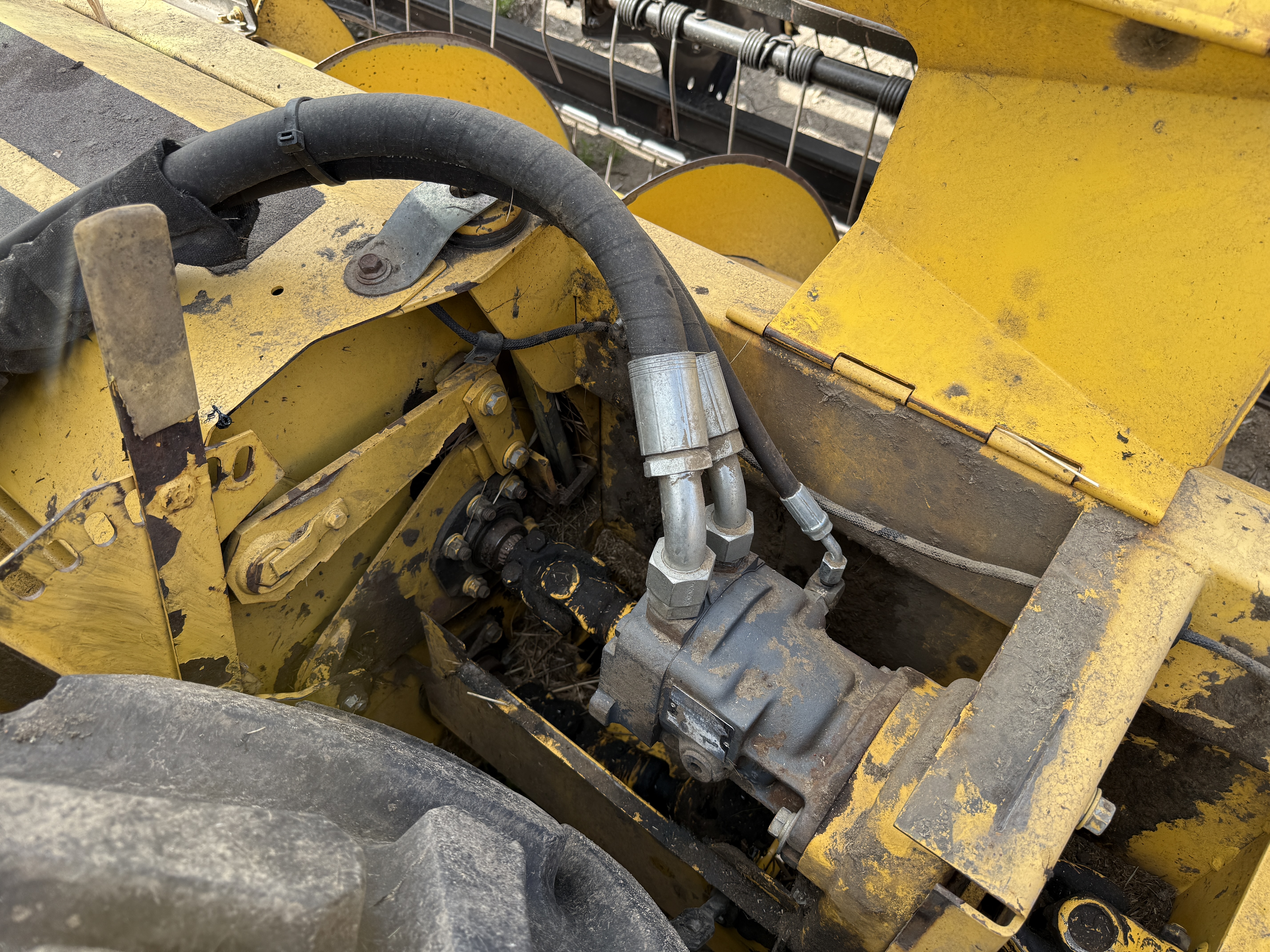 2011 New Holland HS16 Header Hay