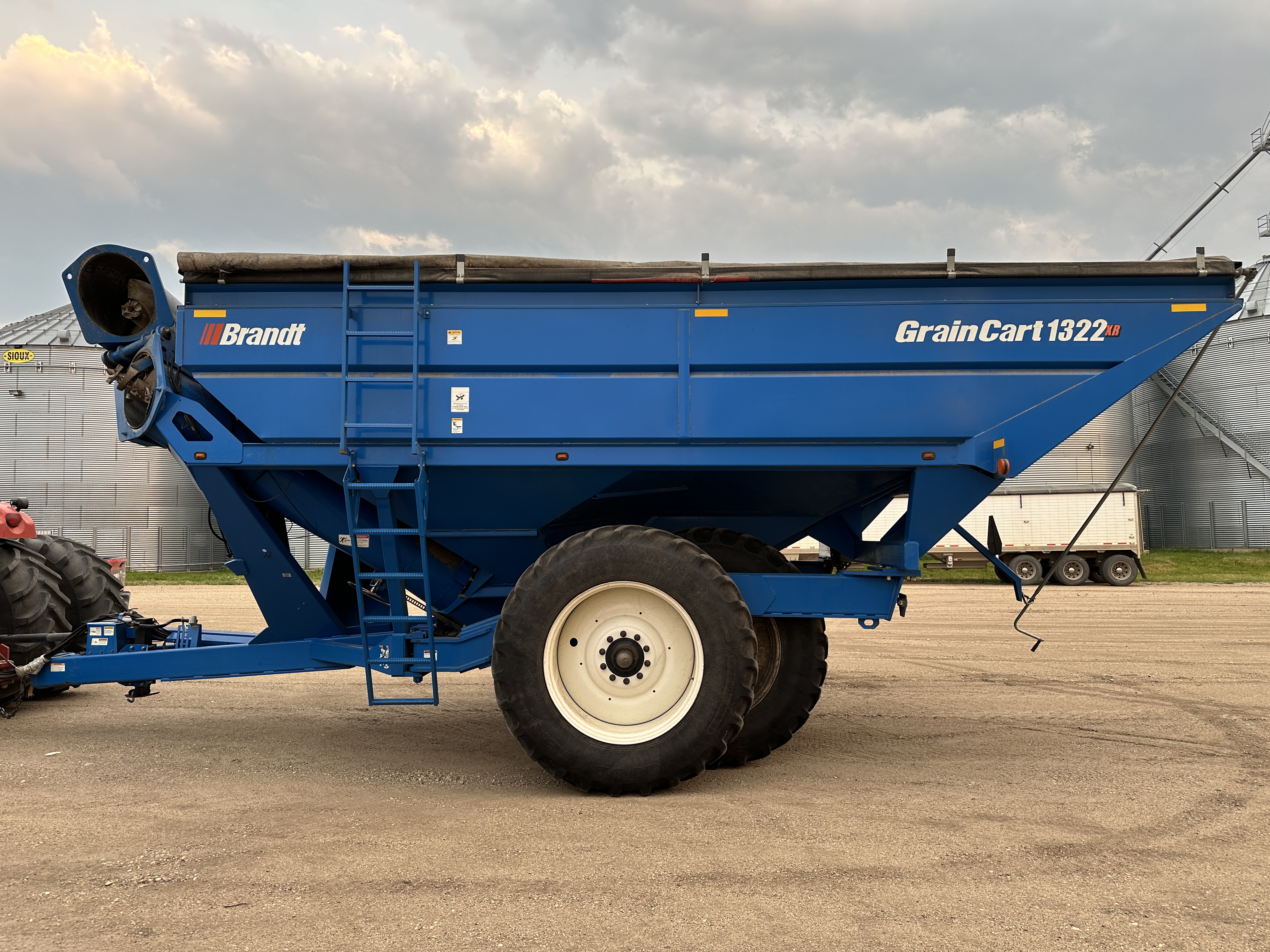 2014 Brandt 1322XR Grain Cart