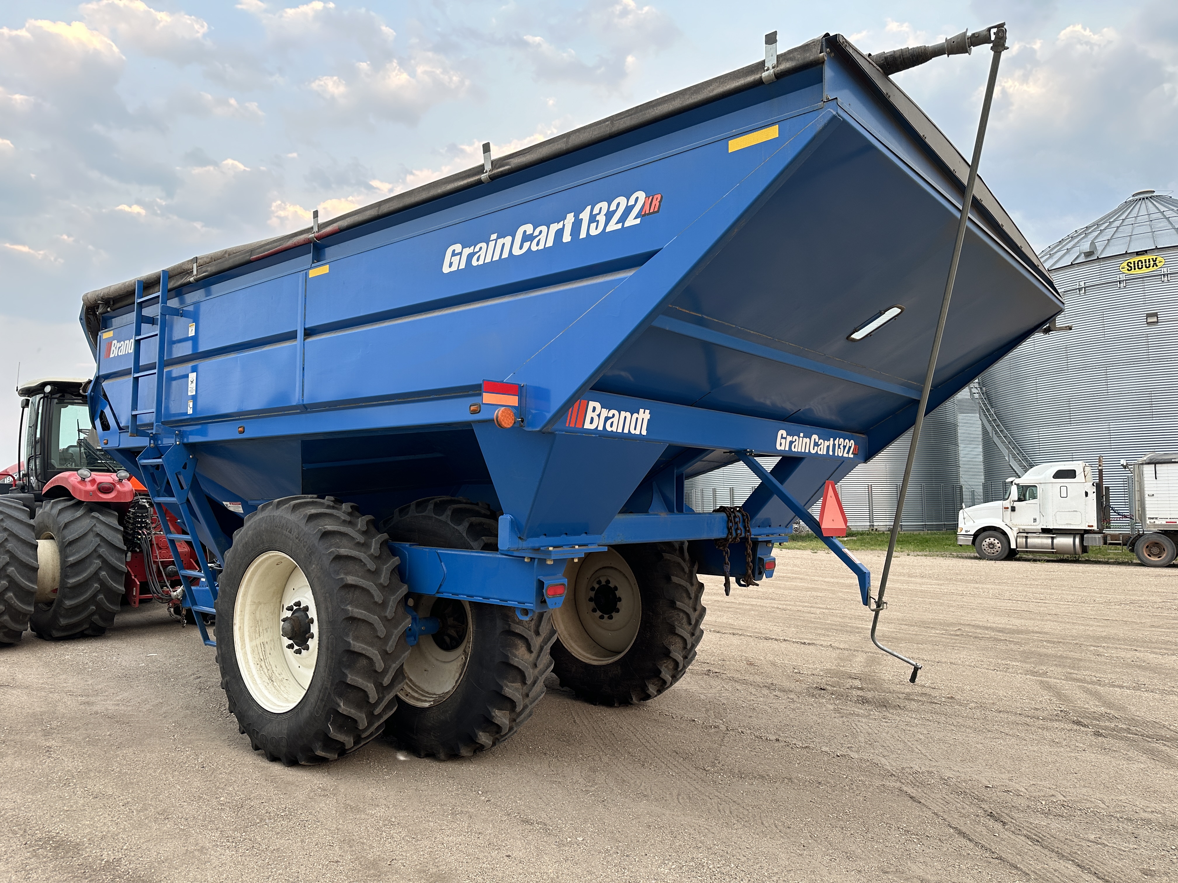 2014 Brandt 1322XR Grain Cart