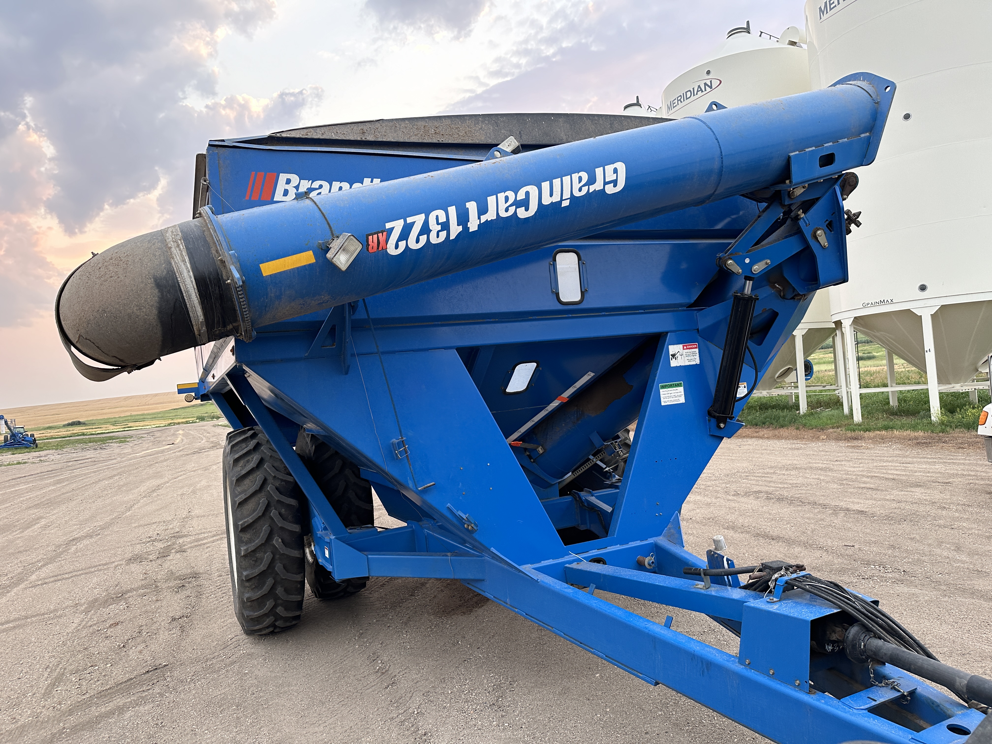 2014 Brandt 1322XR Grain Cart
