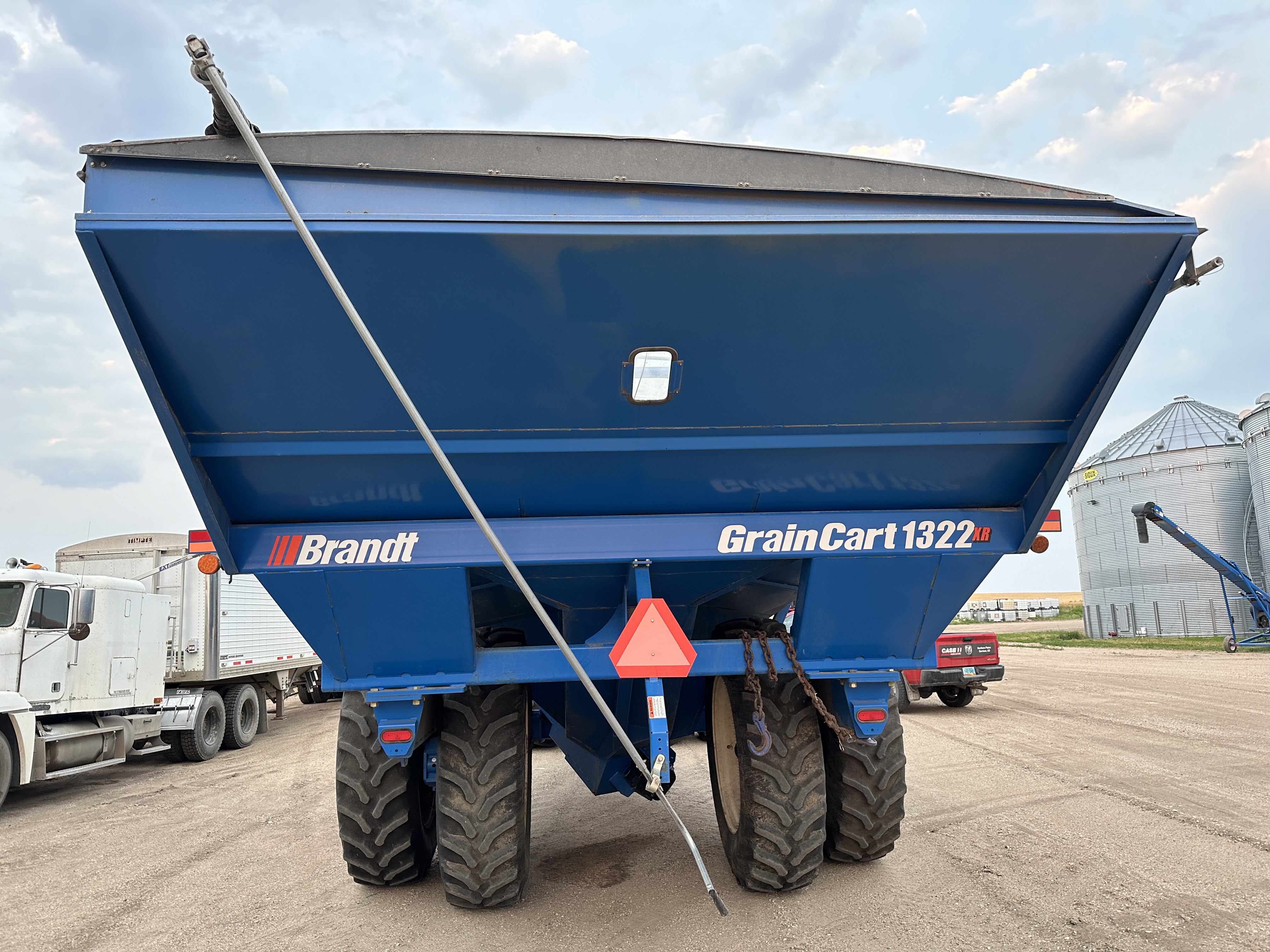 2014 Brandt 1322XR Grain Cart