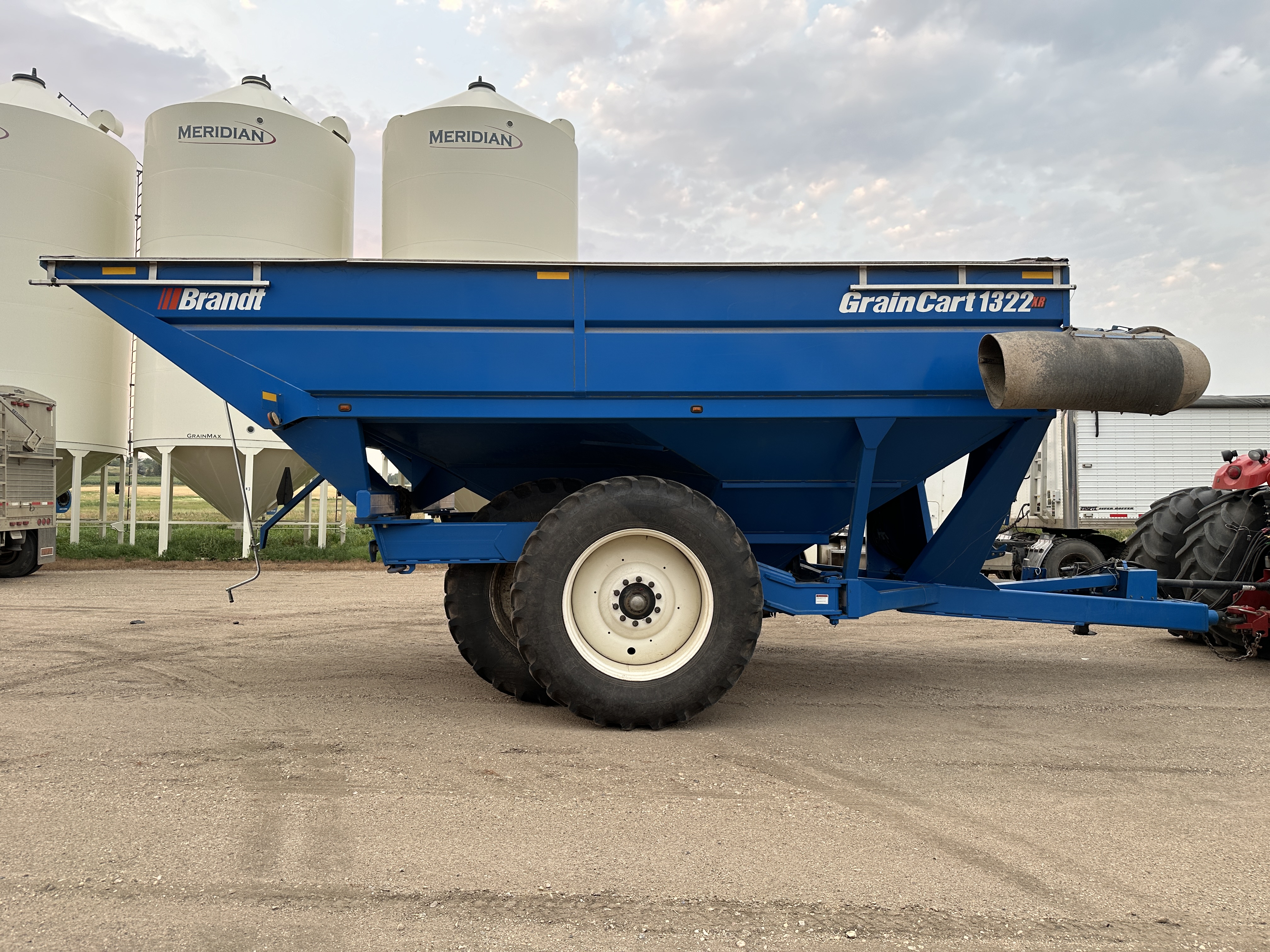 2014 Brandt 1322XR Grain Cart