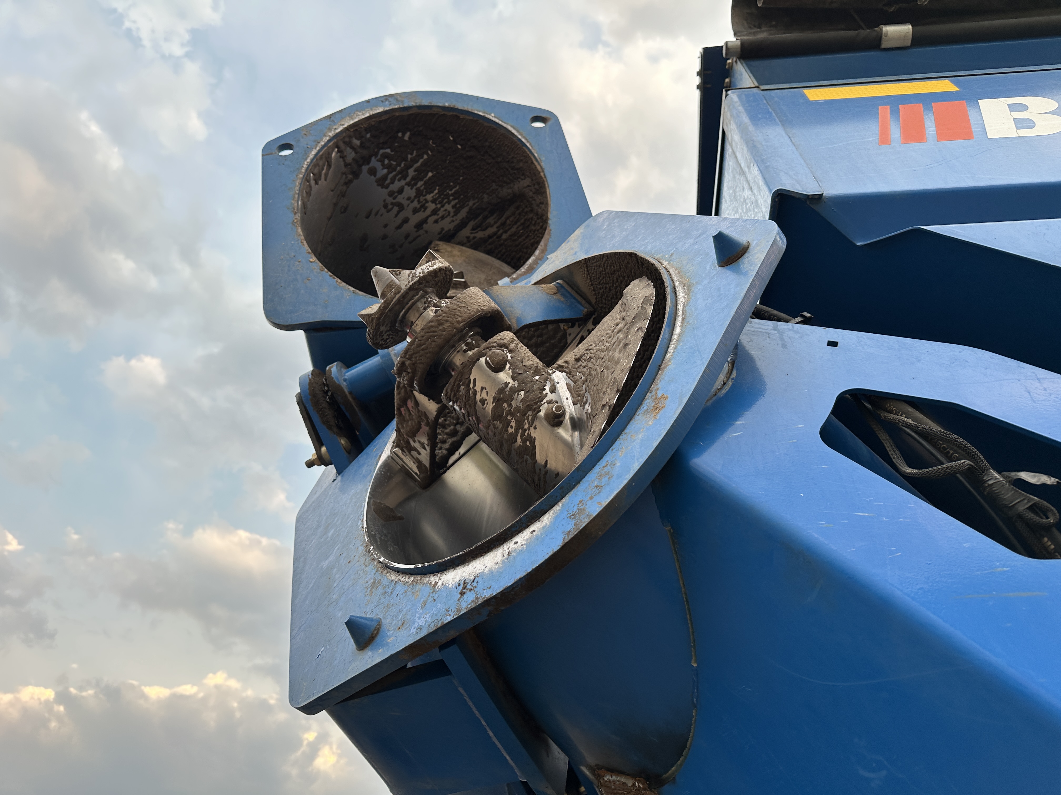 2014 Brandt 1322XR Grain Cart