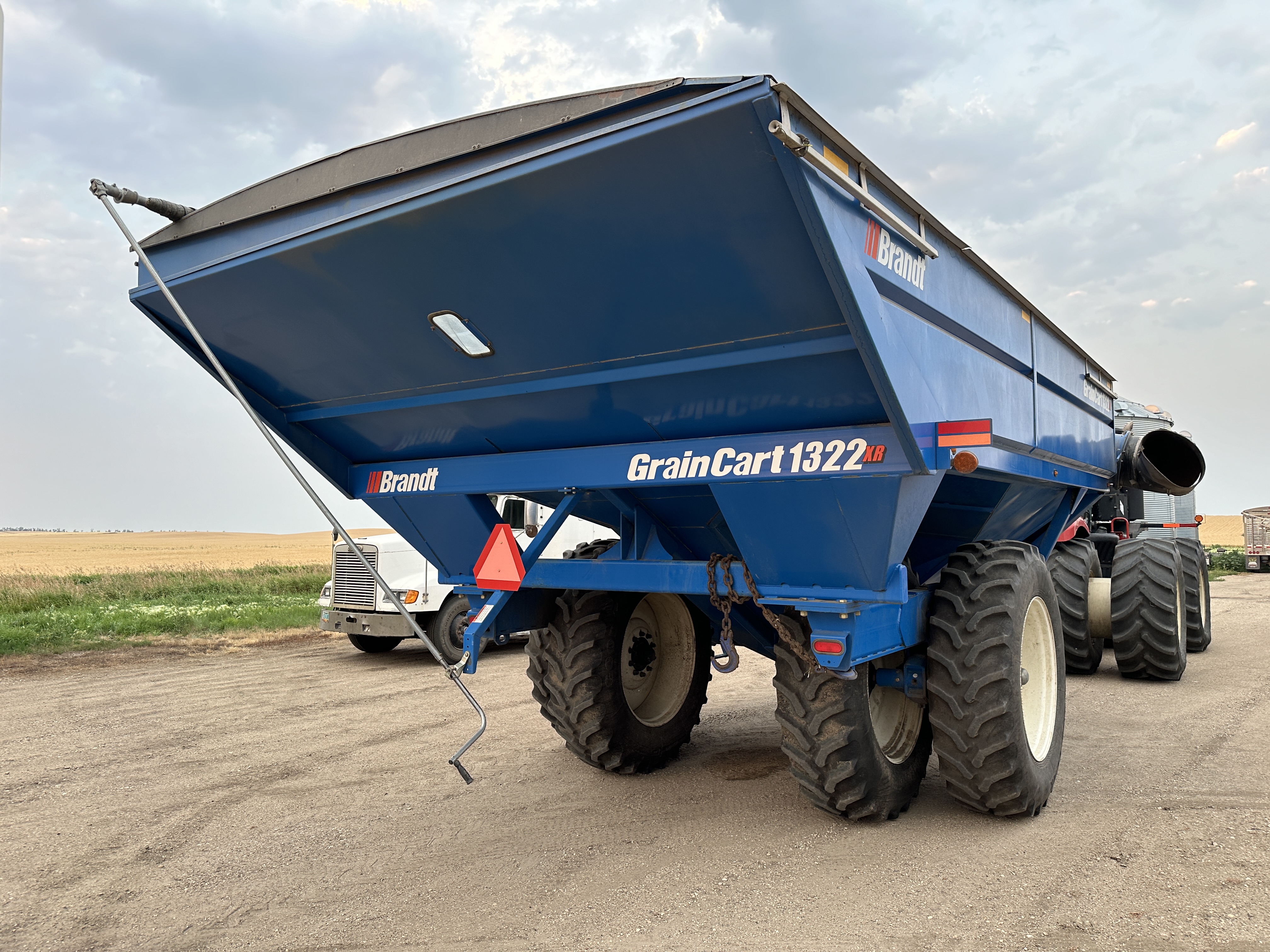 2014 Brandt 1322XR Grain Cart