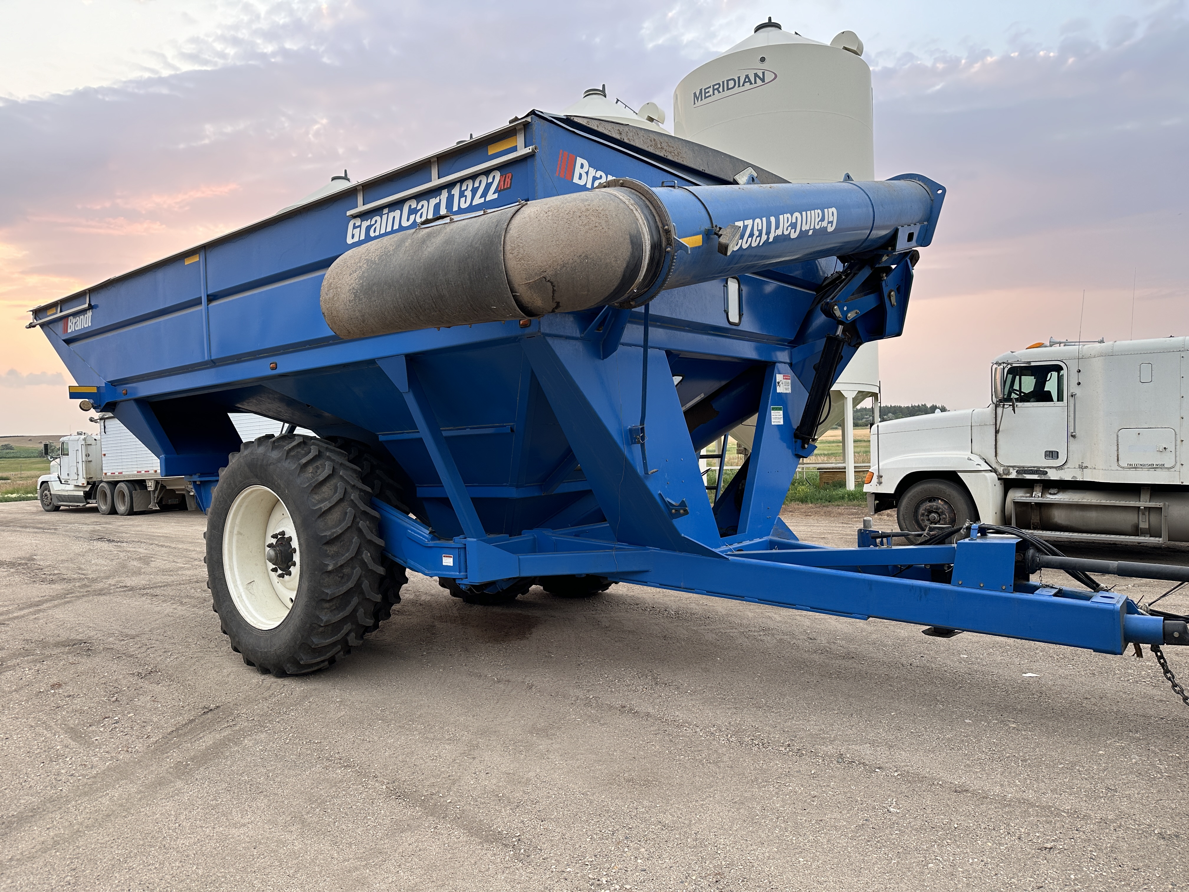 2014 Brandt 1322XR Grain Cart