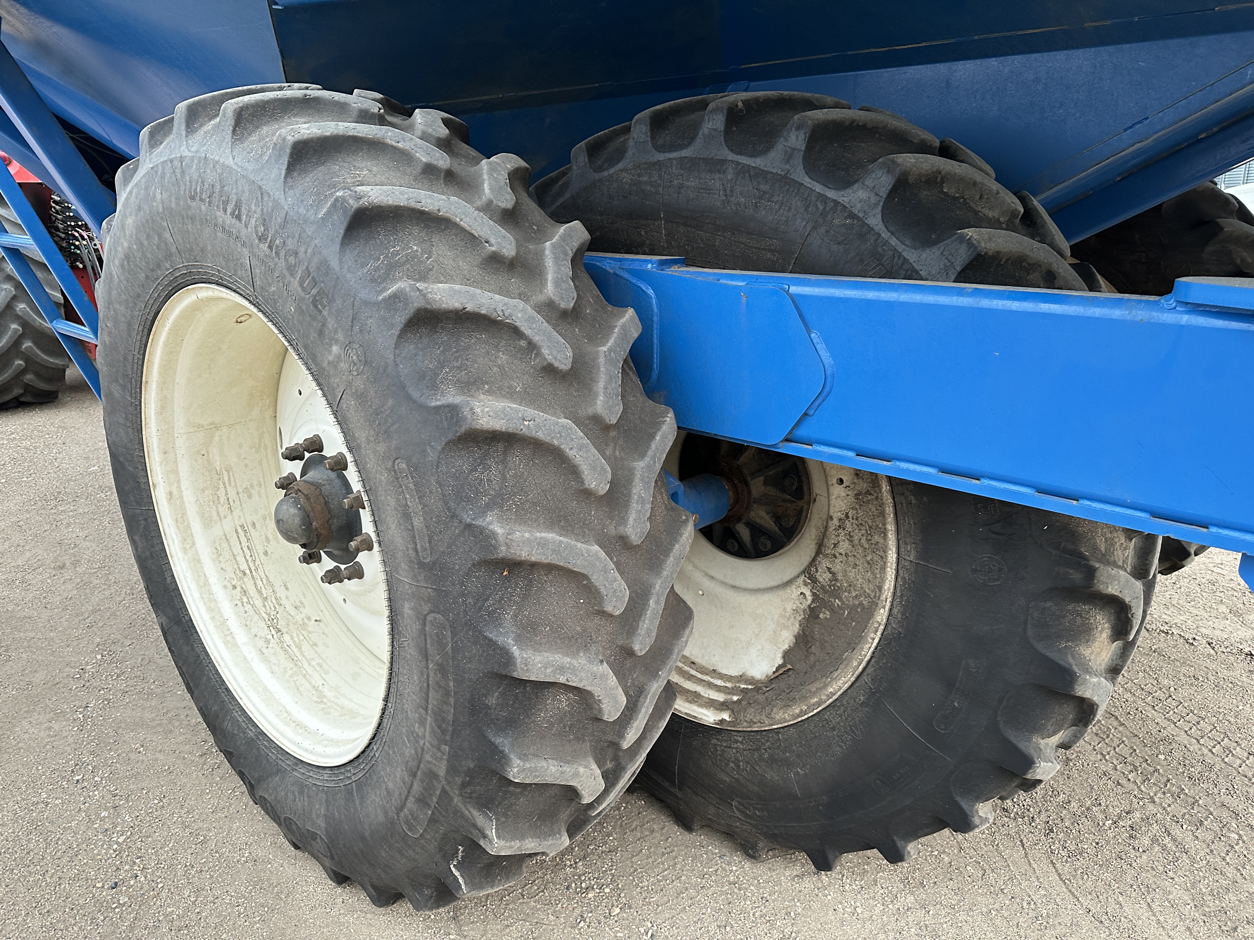 2014 Brandt 1322XR Grain Cart