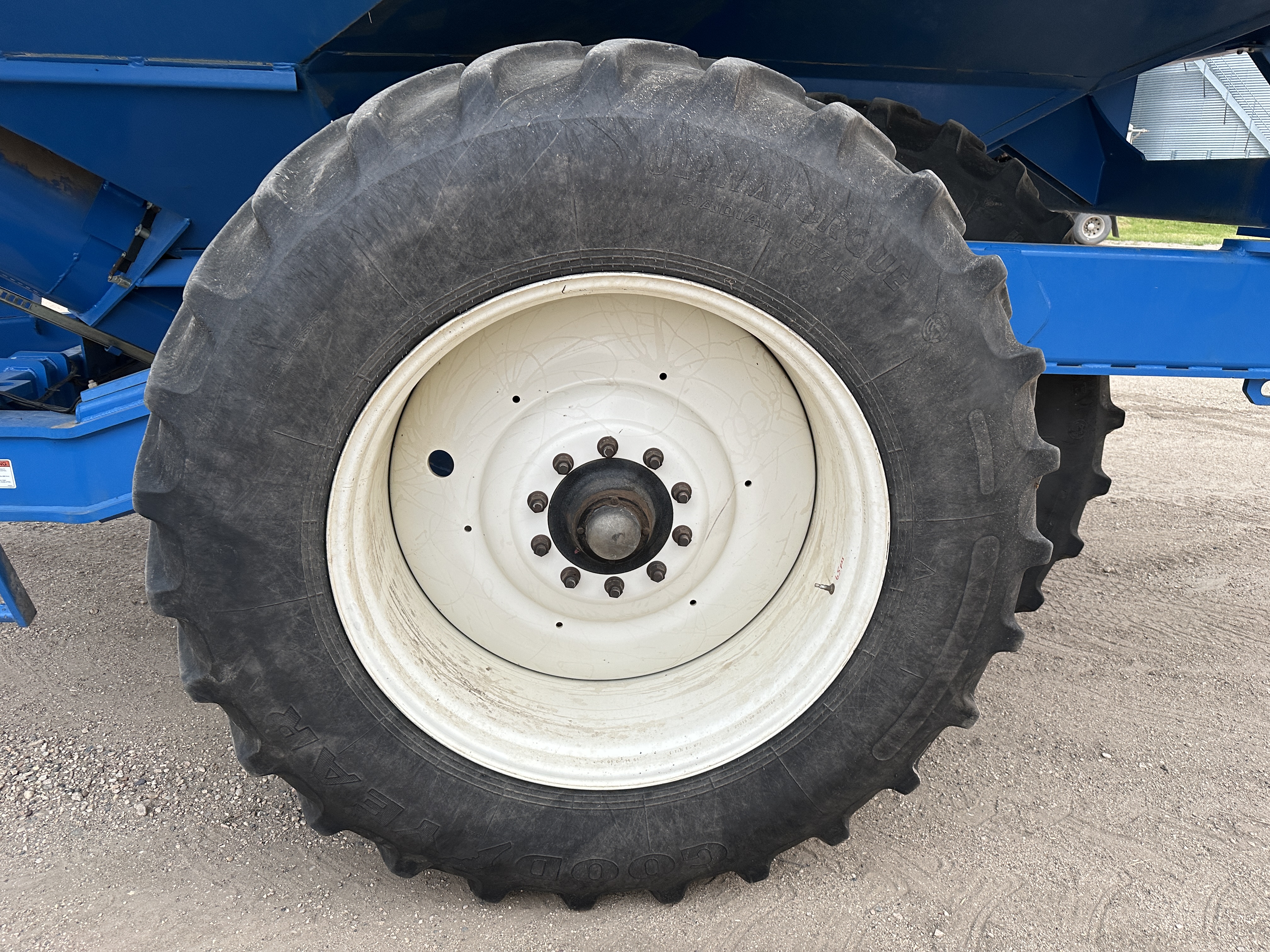 2014 Brandt 1322XR Grain Cart